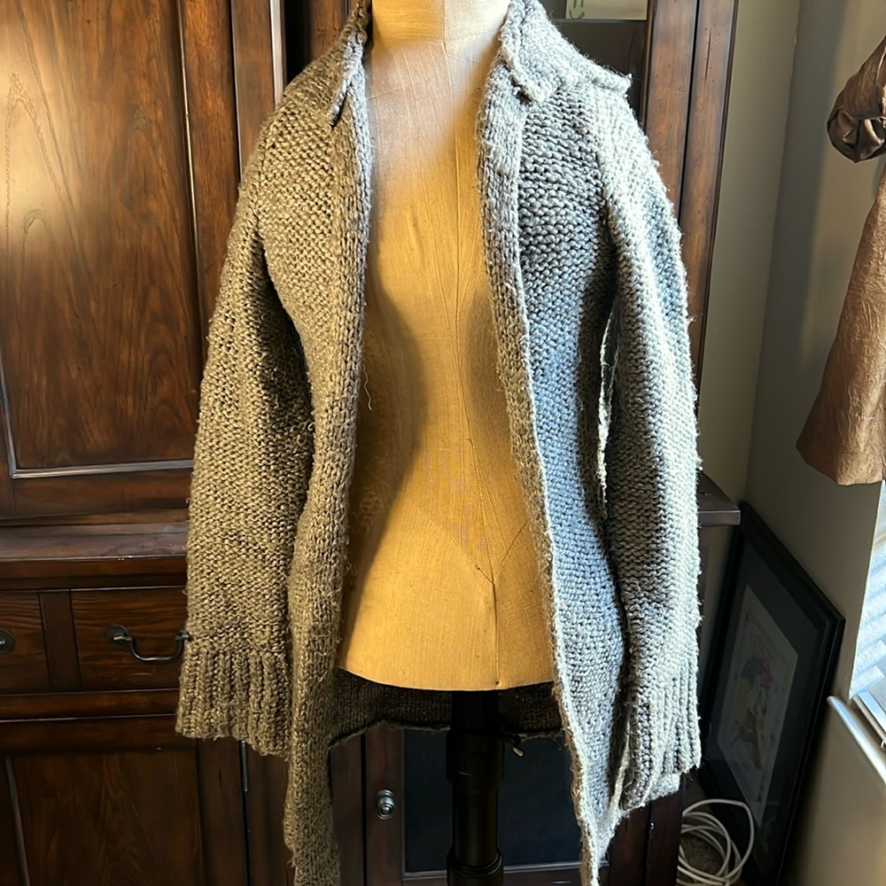 Abercrombie and fitch cardiacas sweater size M